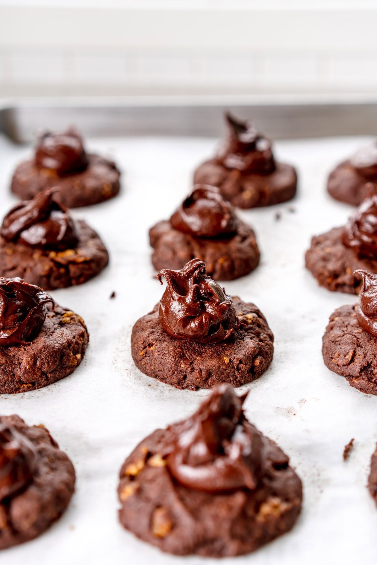 add icing to cookies