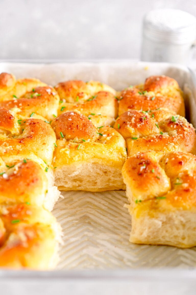 Homemade Garlic Knots (+ Video Tutorial) Cloudy Kitchen