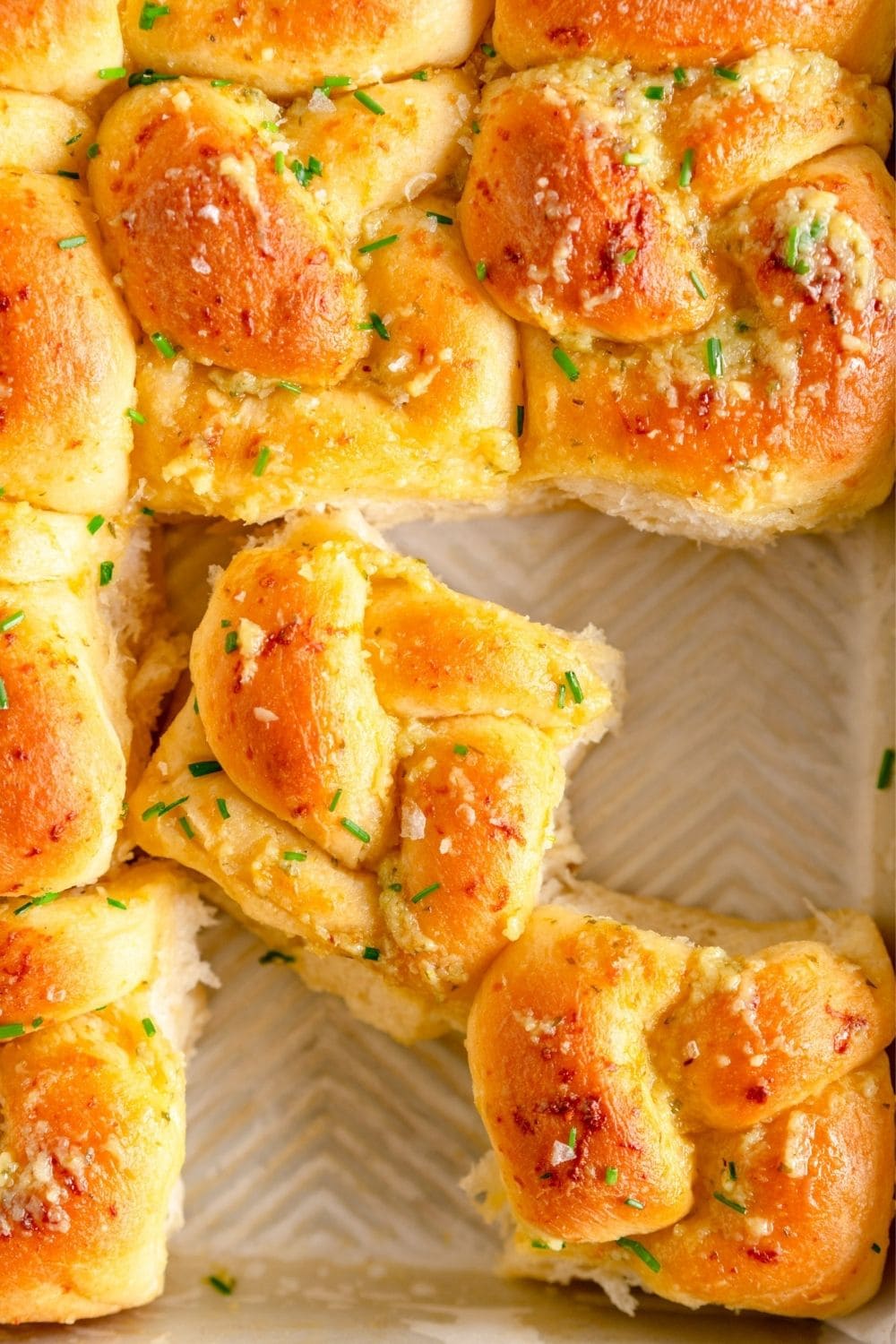 Homemade Garlic Knots (+ Video Tutorial) Cloudy Kitchen