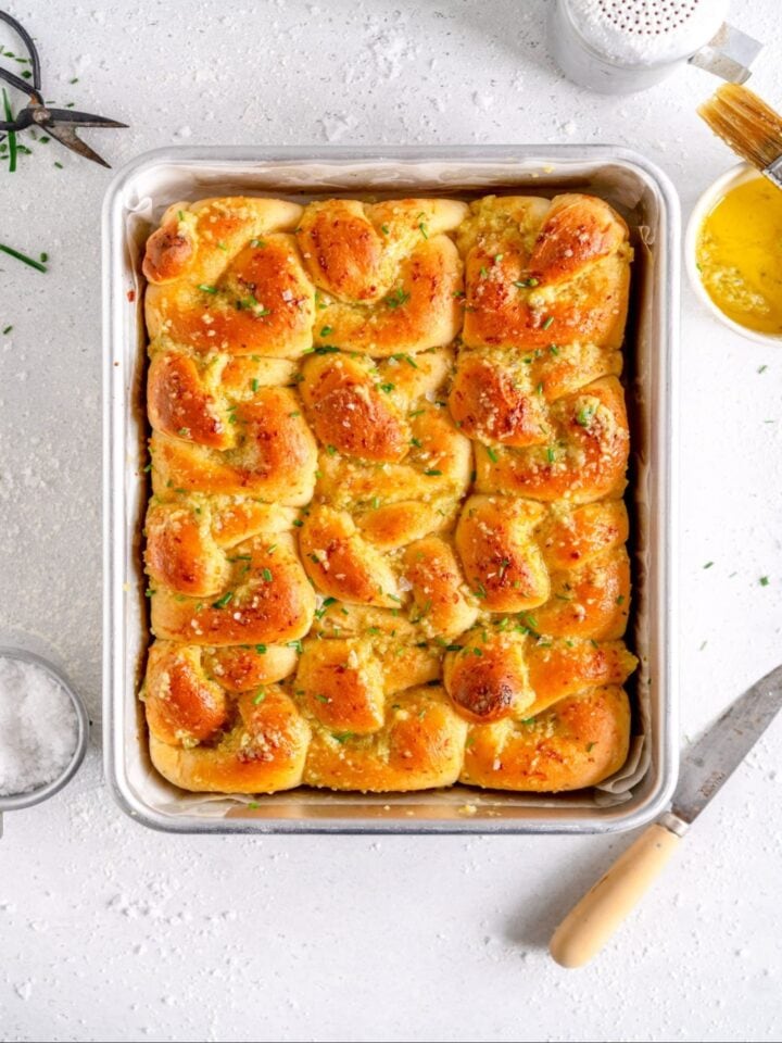 resized image of garlic knots
