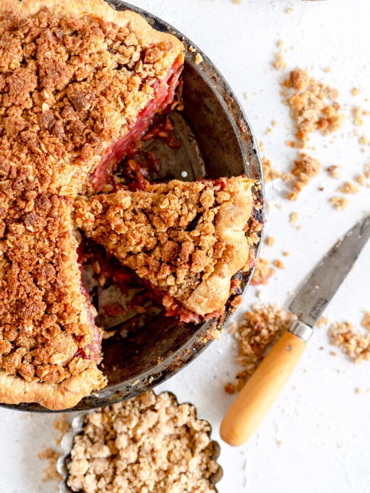 sliced pie with crumble topping