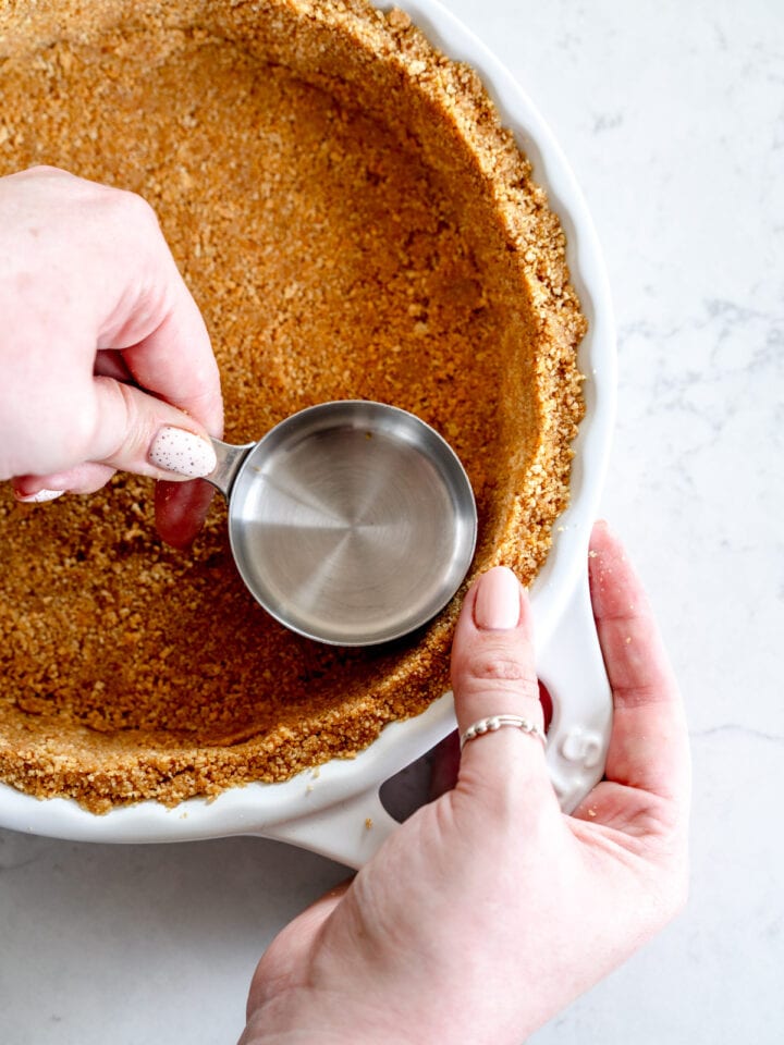 smoothing graham cracker crust
