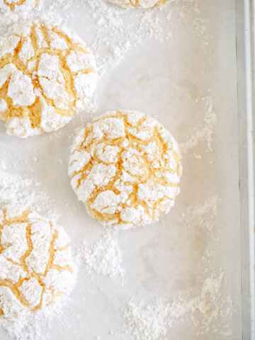 lemon crinkle cookie on parchment paper