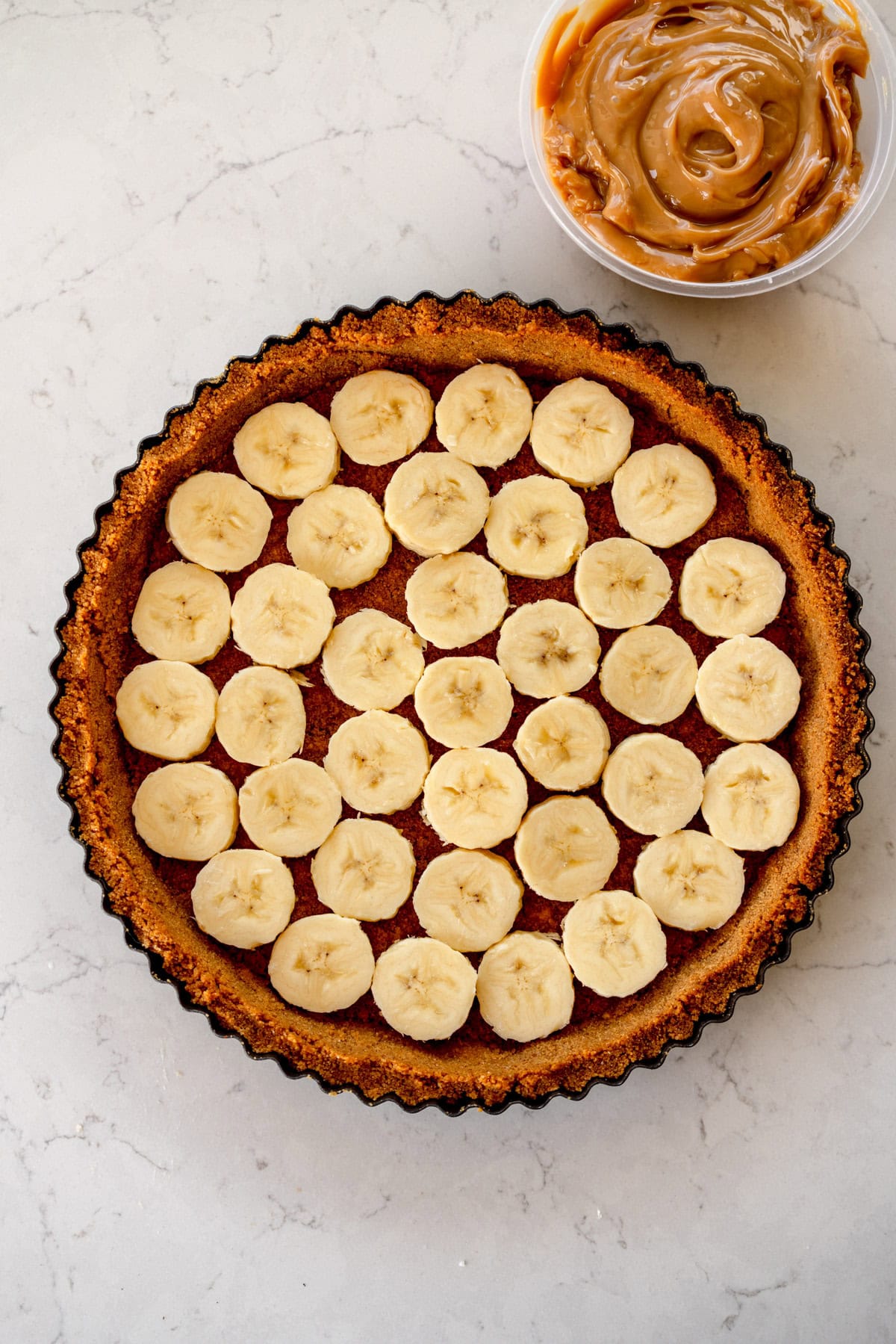 bananas in pie crust