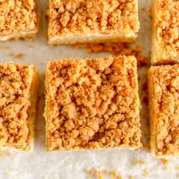 streusel topping on cake