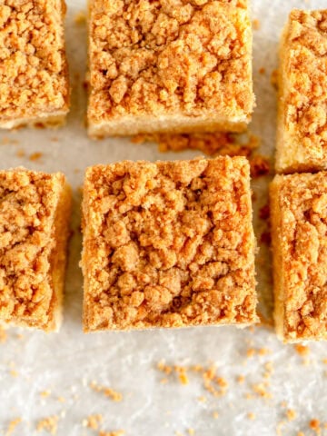 streusel topping on cake