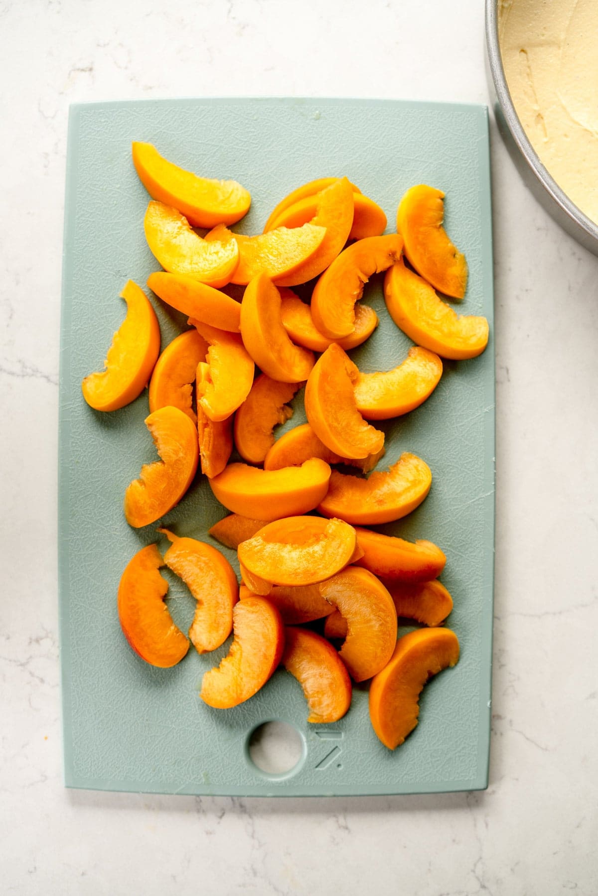 sliced peaches