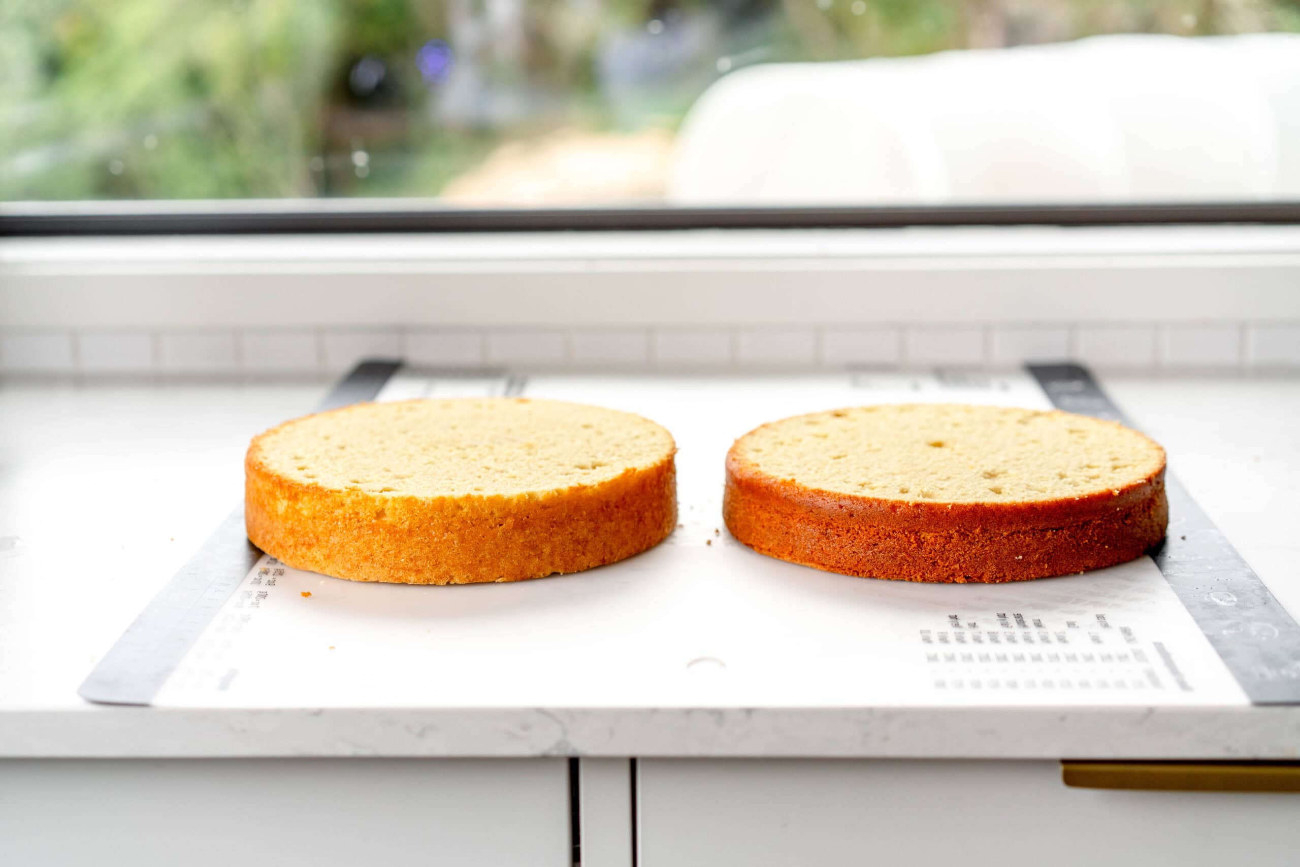 cake strip vs no cake strip trimmed cake