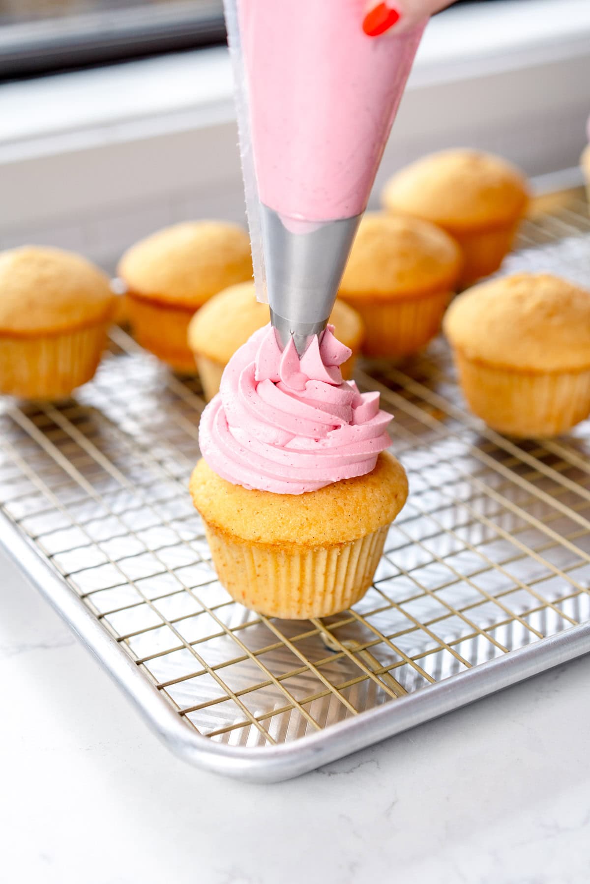 Piping vanilla frosting