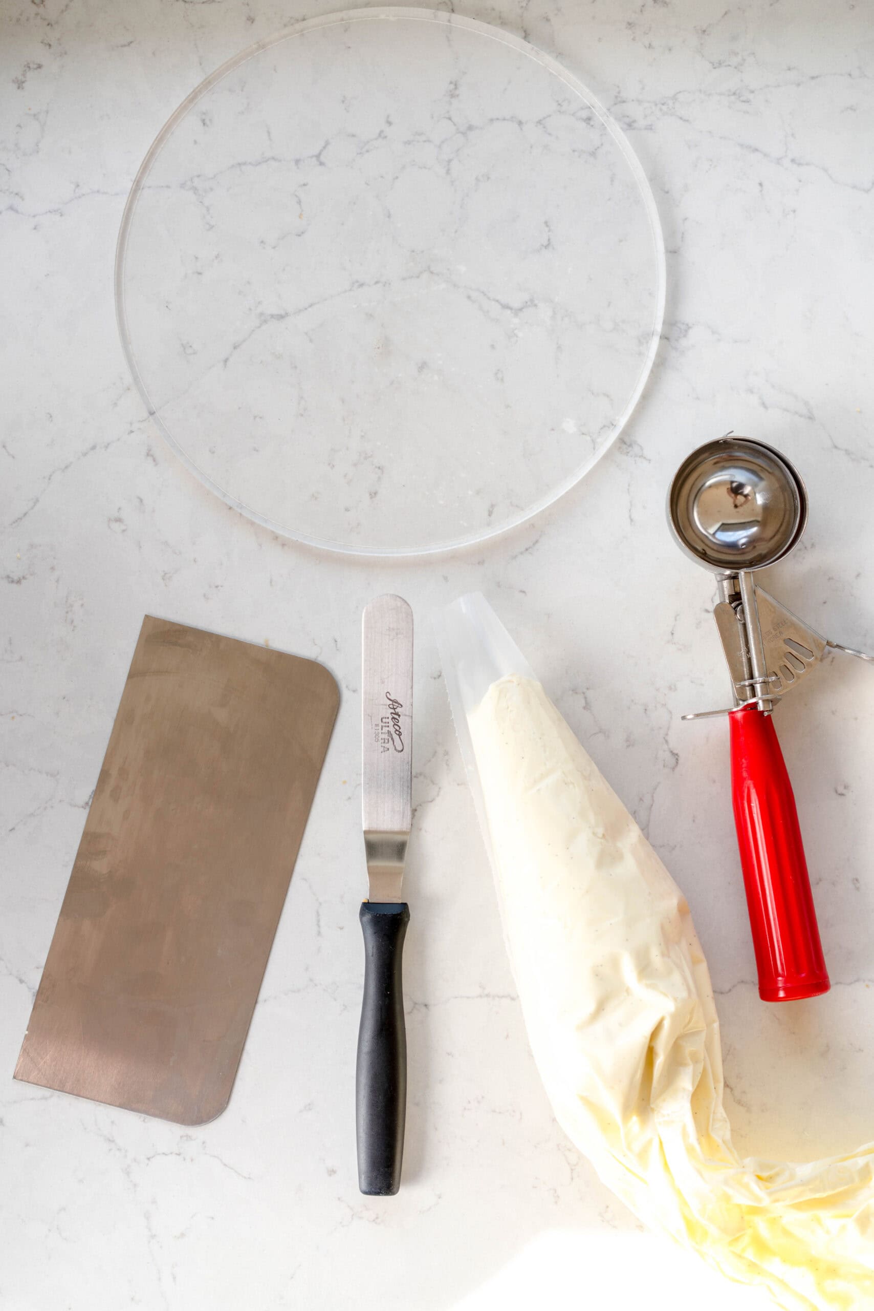 tools for stacking cakes